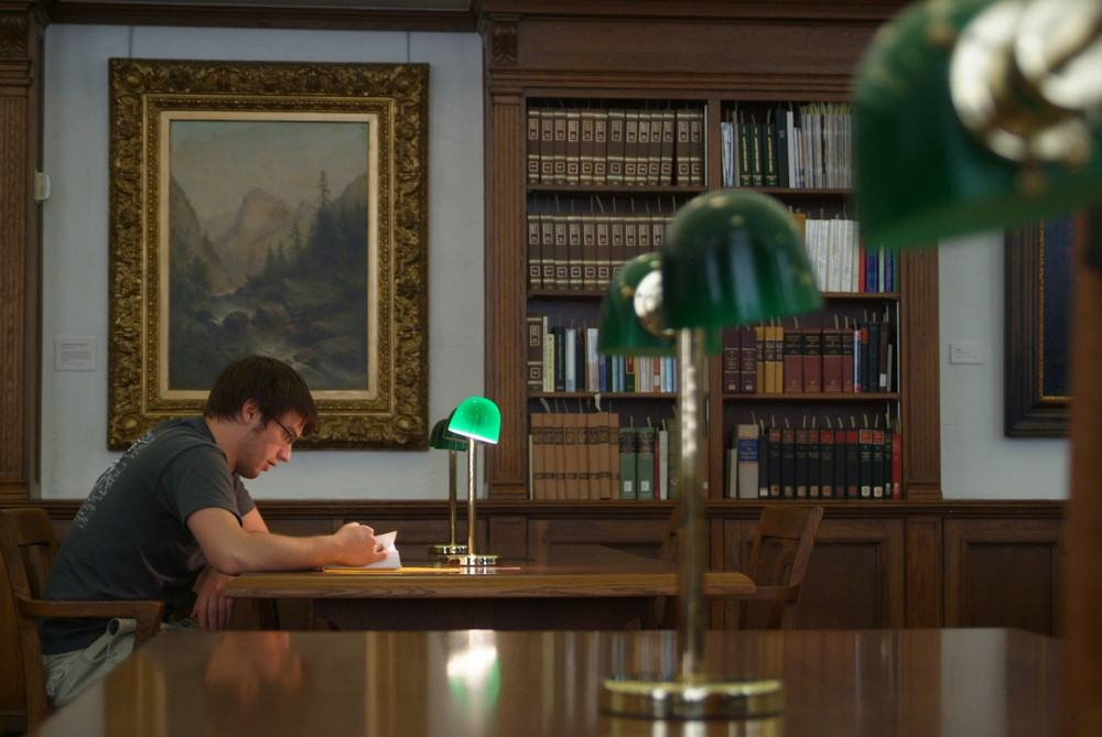 Texas A&M student studying in Cushing Library